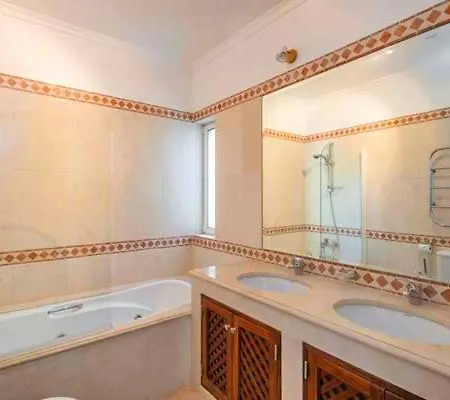 Sleeps 2 Air Con Wifi *
